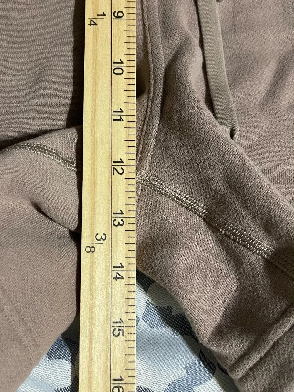 LULULEMON SCUBA HIGH RISE SHORTS 5”in TAUPETASTIC SIZE 12